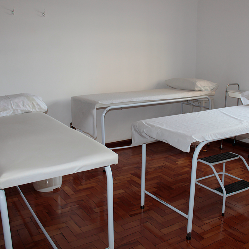 Sala de drenagem linfática e massagem corporal na clínica de estética