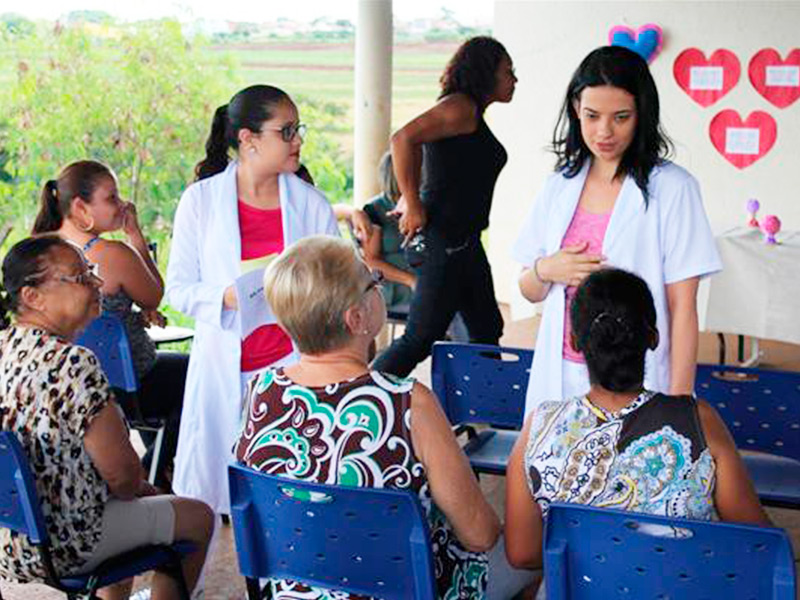 Atividades em Escolas