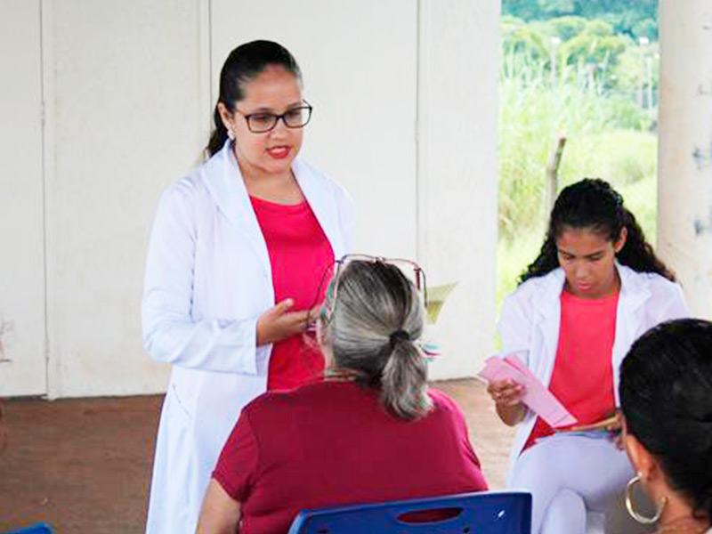 Atividades em Escolas